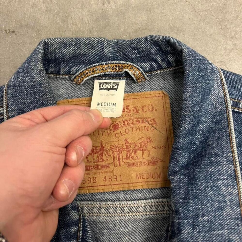 Vintage 90s paper tag Levi's denim jacket - Picture 3 of 5